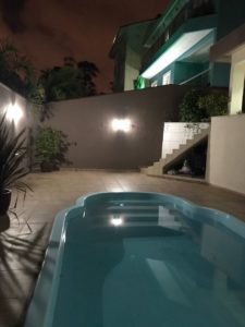 caça vazamento próximo a área da piscina